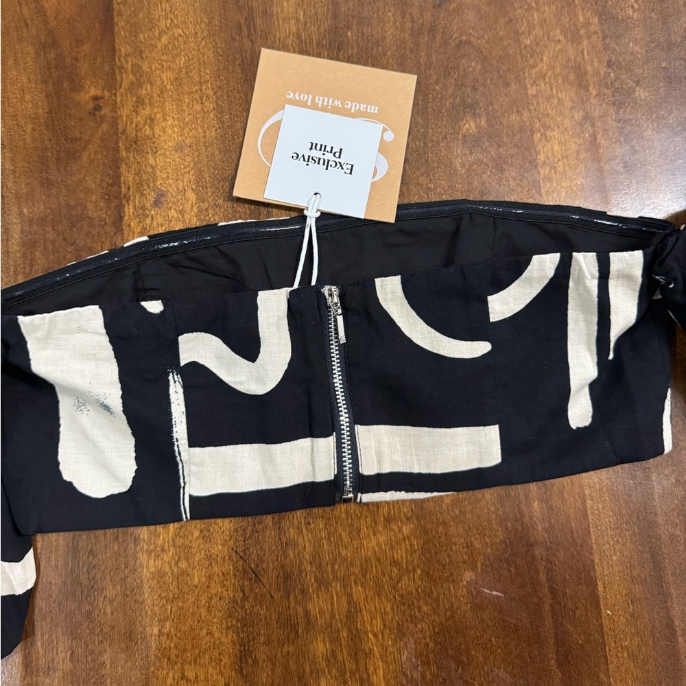 Seven Wonders Black Crop Top - Picture 5 of 8